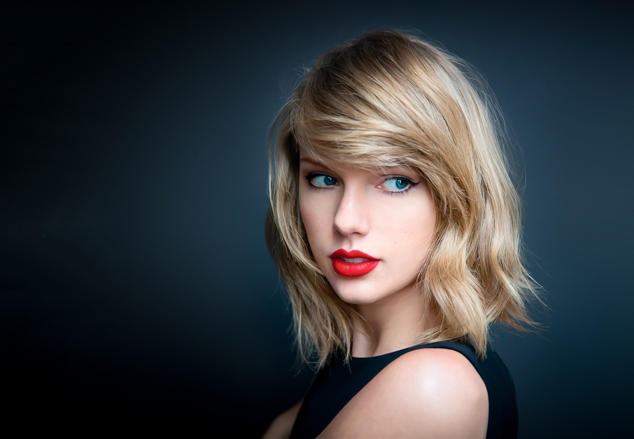 泰勒背小猫,泰勒霉霉经典之作