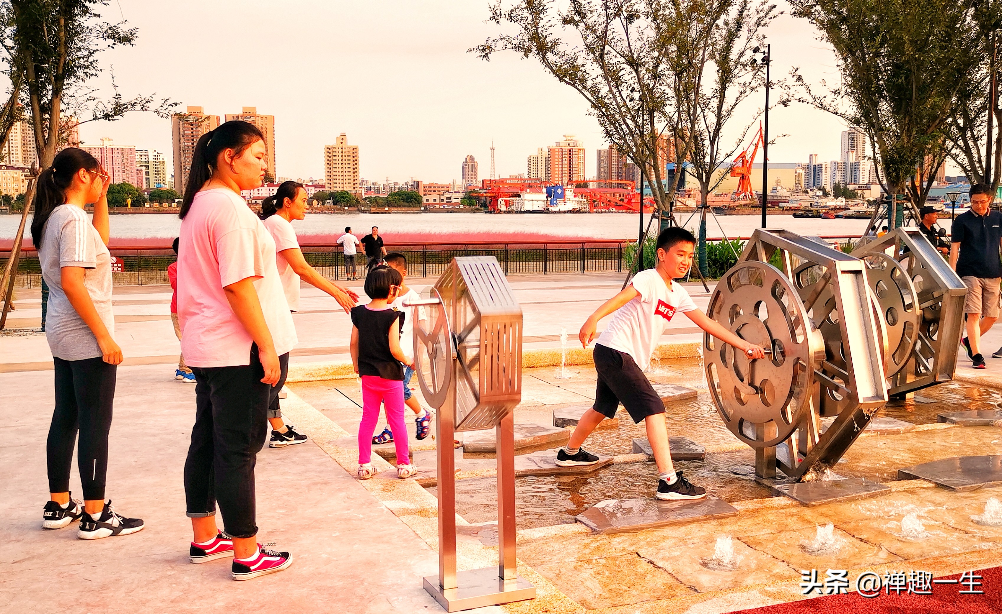 上海075两栖攻击舰在哪个区,075两栖攻击舰在上海哪里