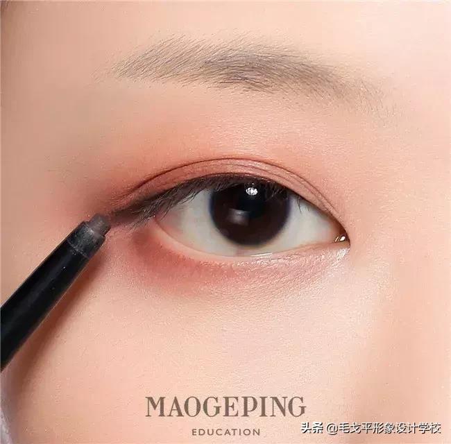 怎样画出大眼妆,如何画出精致眼妆