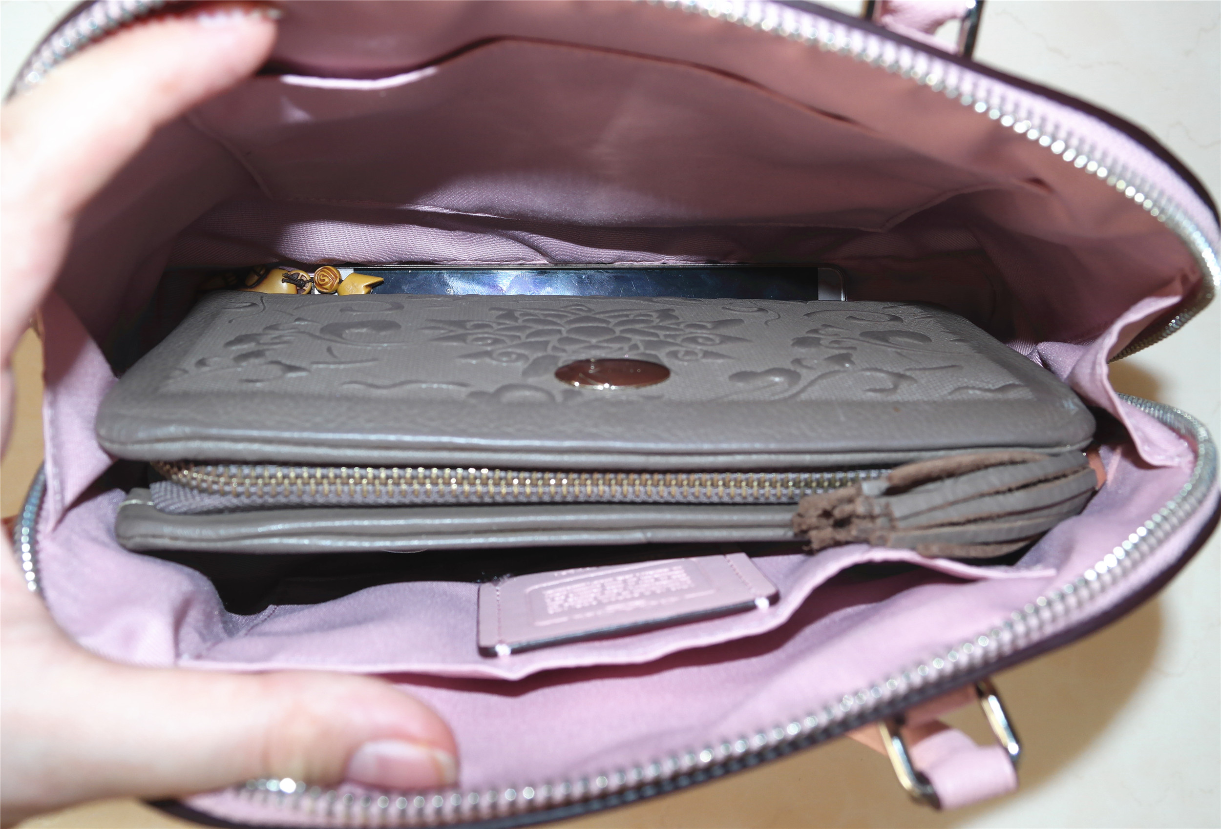 coach包包一般多少钱,coach包包奥莱款蔻驰