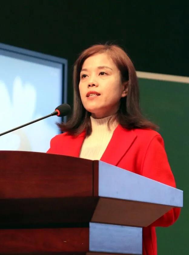 巴陵郡三湘四水英才聚，香樟园高谈阔论红烛燃