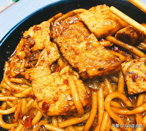 新疆网红爆款爆辣炒米粉,超辣的新疆炒米粉推荐