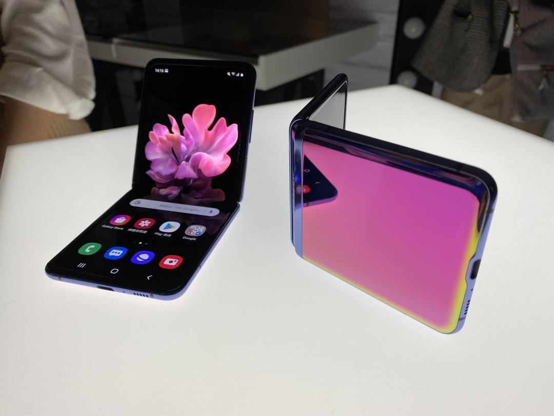 三星在中国又火了？1万2的翻盖折叠屏手机几次均被秒抢光