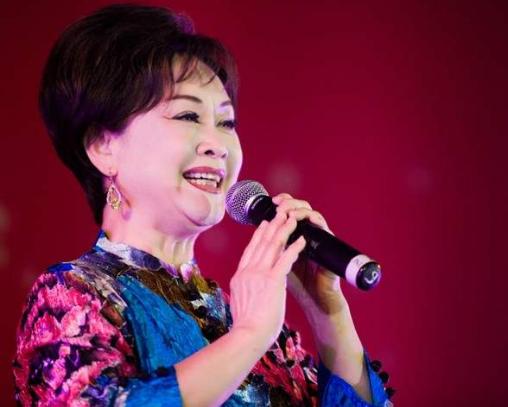 李谷一和那英谁是真正的歌坛天后,歌唱家李谷一目前情况