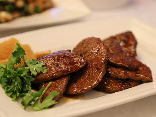 天天吃黑芝麻、黑米，真能减少白发？营养师：滋养黑发的是“它”