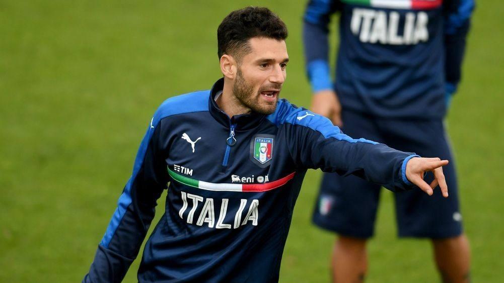 意大利国家队全新客场球衣曝光,意大利球衣金黄色号码