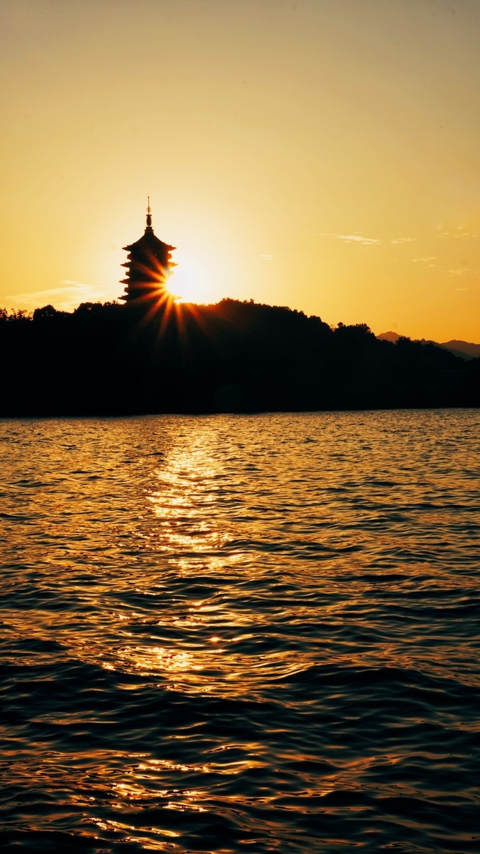 杭州西湖乌镇苏州南京上海攻略,天青色等烟雨乌镇旅游