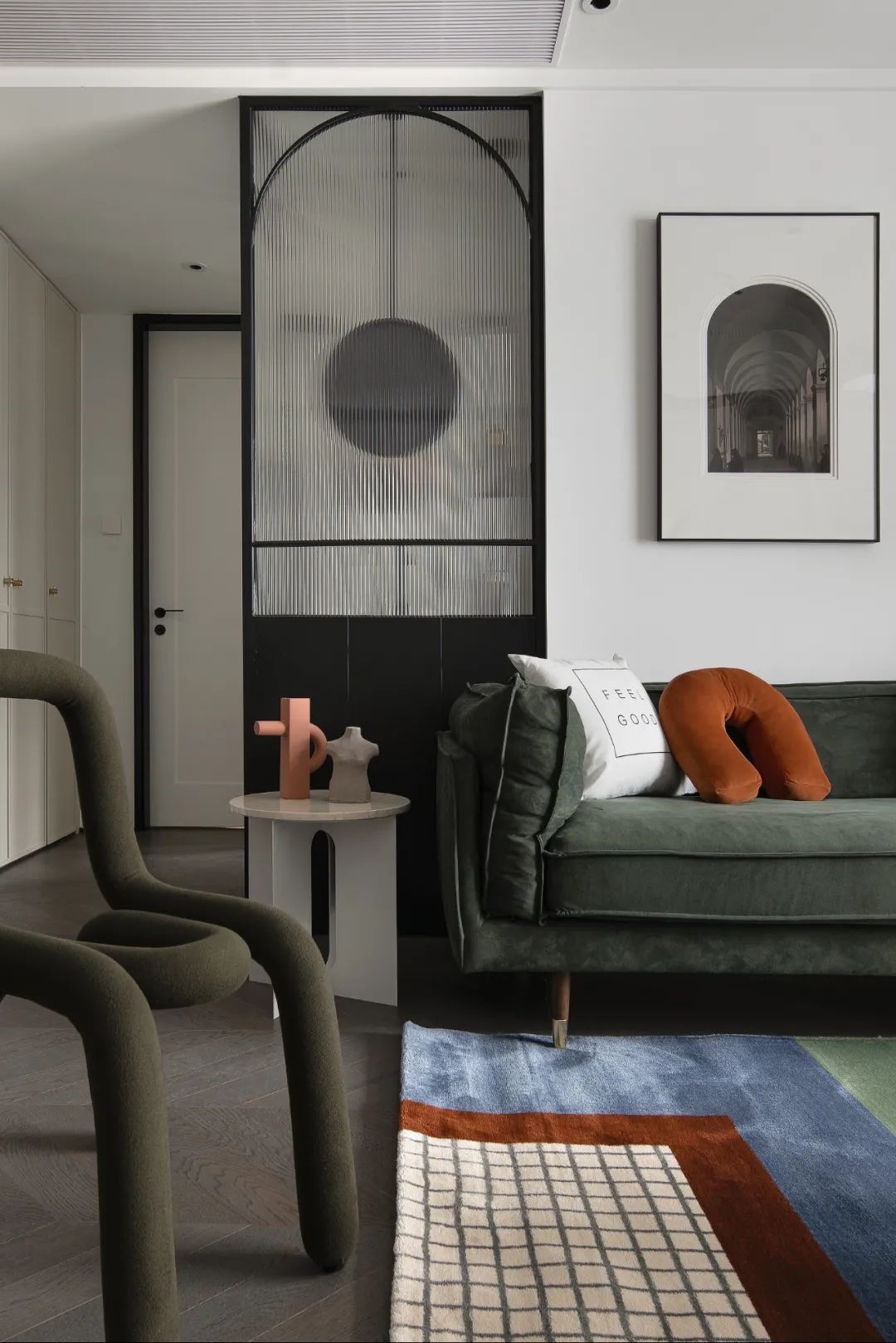 线条、色块和潮玩，这个89㎡比想象中还有料