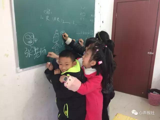 三年级想象作文老鼠乘纸飞机,纸飞机的作文三年级