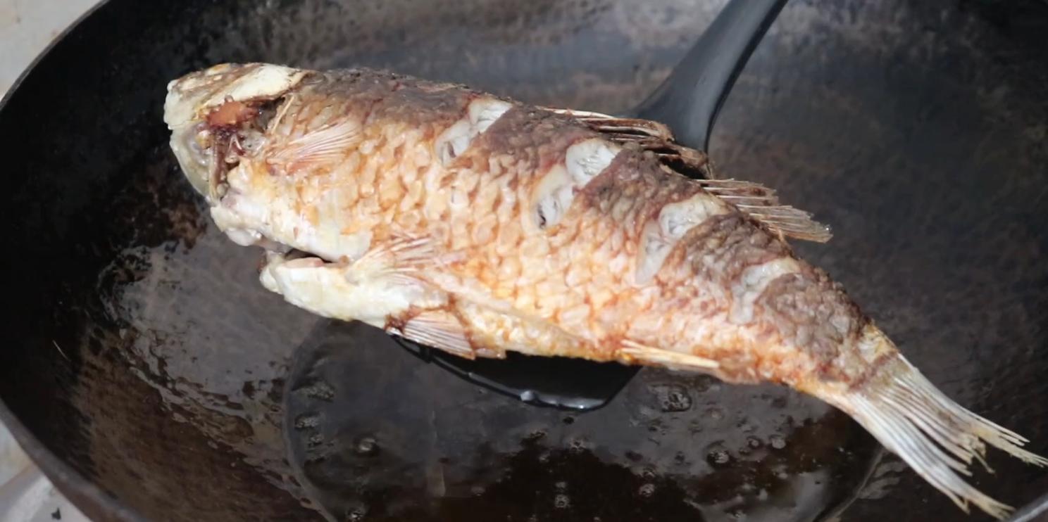 煎鱼怎么煎不粘锅不掉的小妙招,煎鱼不粘锅不破皮的正确做法简单
