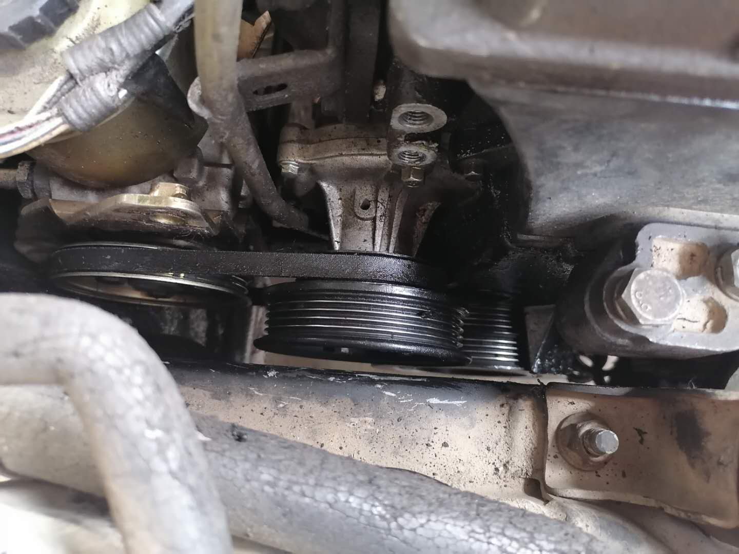 发动机漏油和烧机油大修多少钱,发动机漏油维修费用明细表