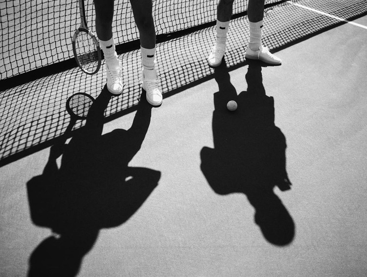 小白鞋夏季潮牌有哪些,夏日小白鞋潮鞋搭配