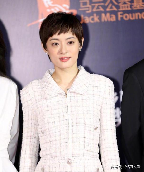 40岁国字脸女士适合什么短发型,40岁国字脸女性适合什么发型