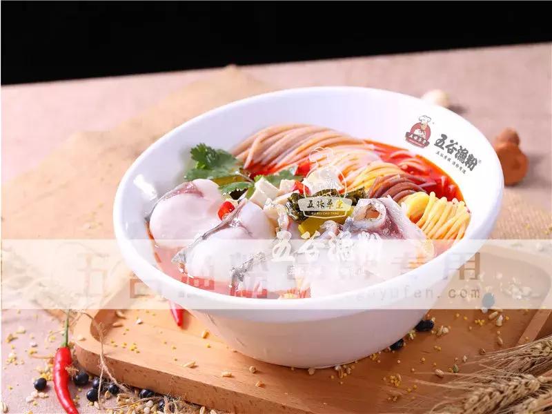 五谷渔粉的白色汤底,原味五谷渔粉家庭版汤底