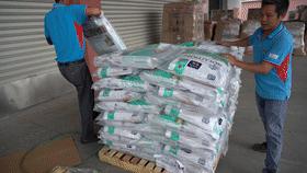 感谢15888名导盲犬支持者，1吨耐吉斯犬粮已送达导盲犬基地