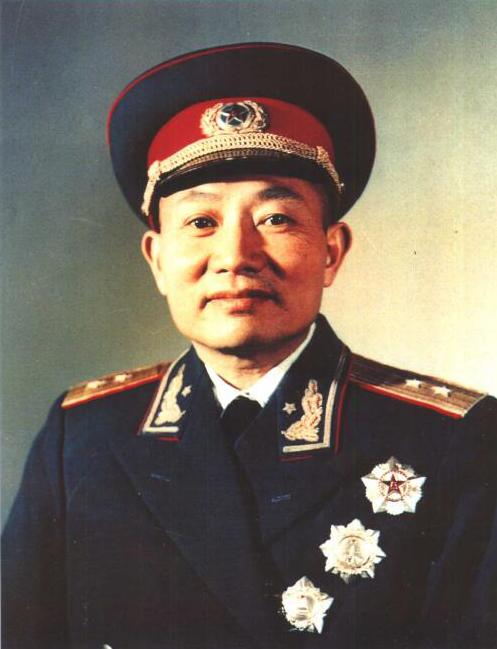 一八路军*长首**重伤被围，开枪自戕未成，伪军低声放话：我想法救你