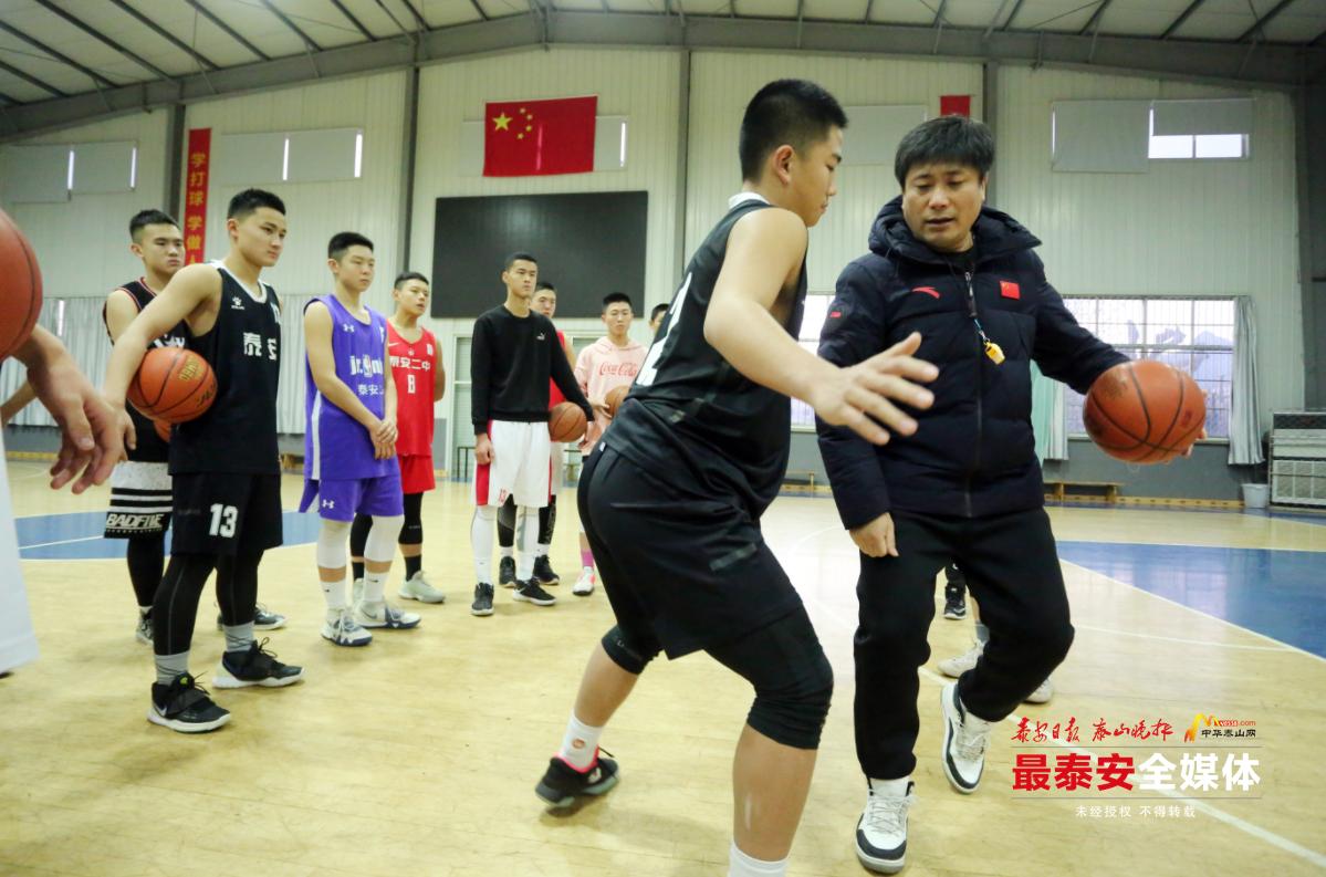 泰安泰山博文篮球比赛,泰山博文中学篮球甲组