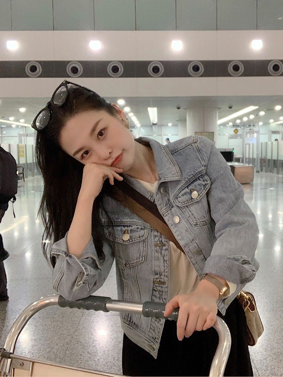 牛仔外套搭配什么内搭跟裤子,牛仔外套搭配裤子怎么穿才好看