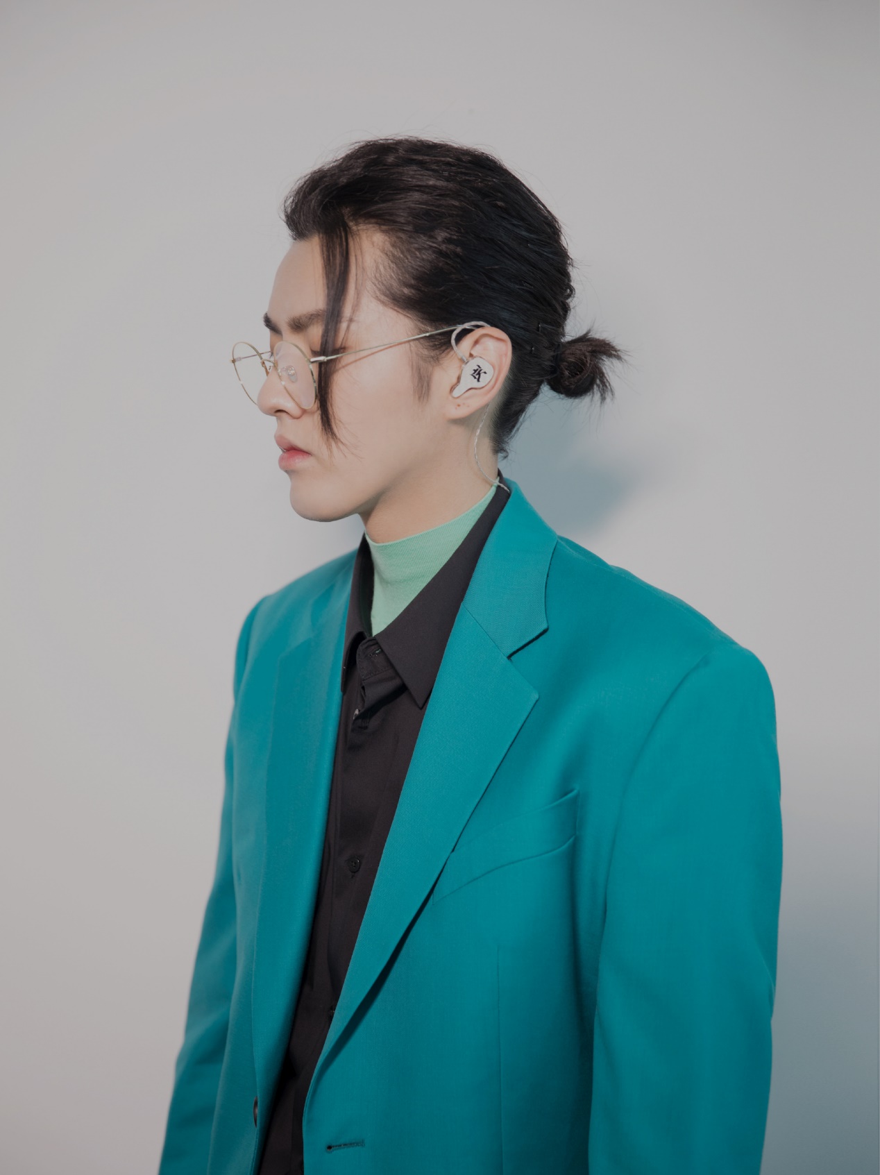 两边剃光的发型男士教程图解,男生易打理的发型两边剃光