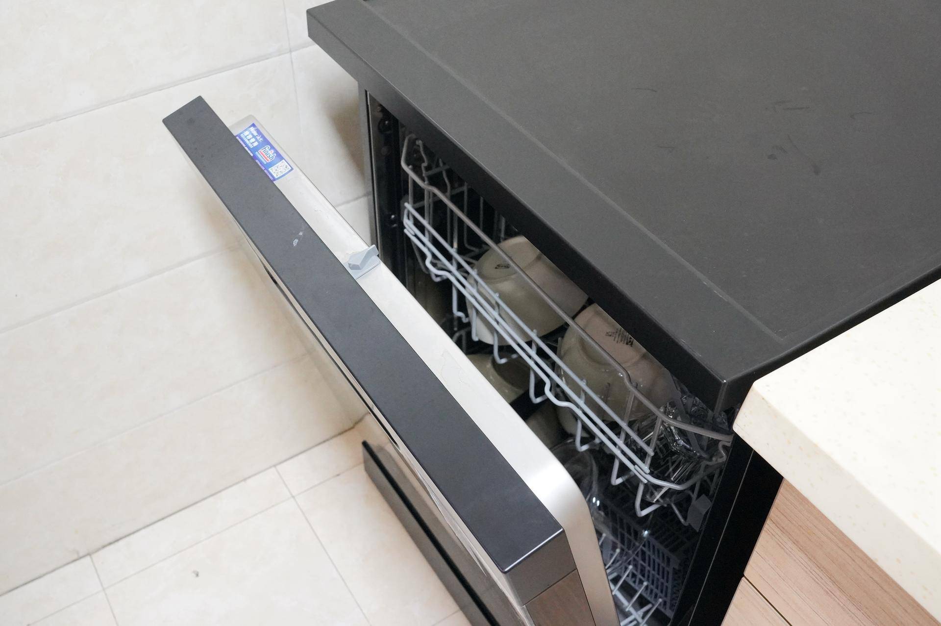 解放双手洗碗机图片,海尔eyw13028洗碗机测评