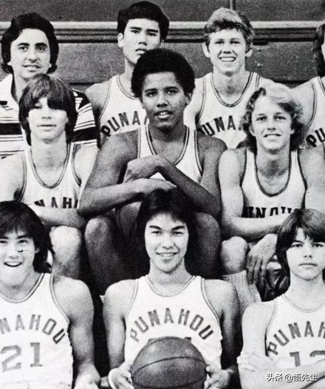 霍金年轻时帅气的照片,霍金年轻时帅照