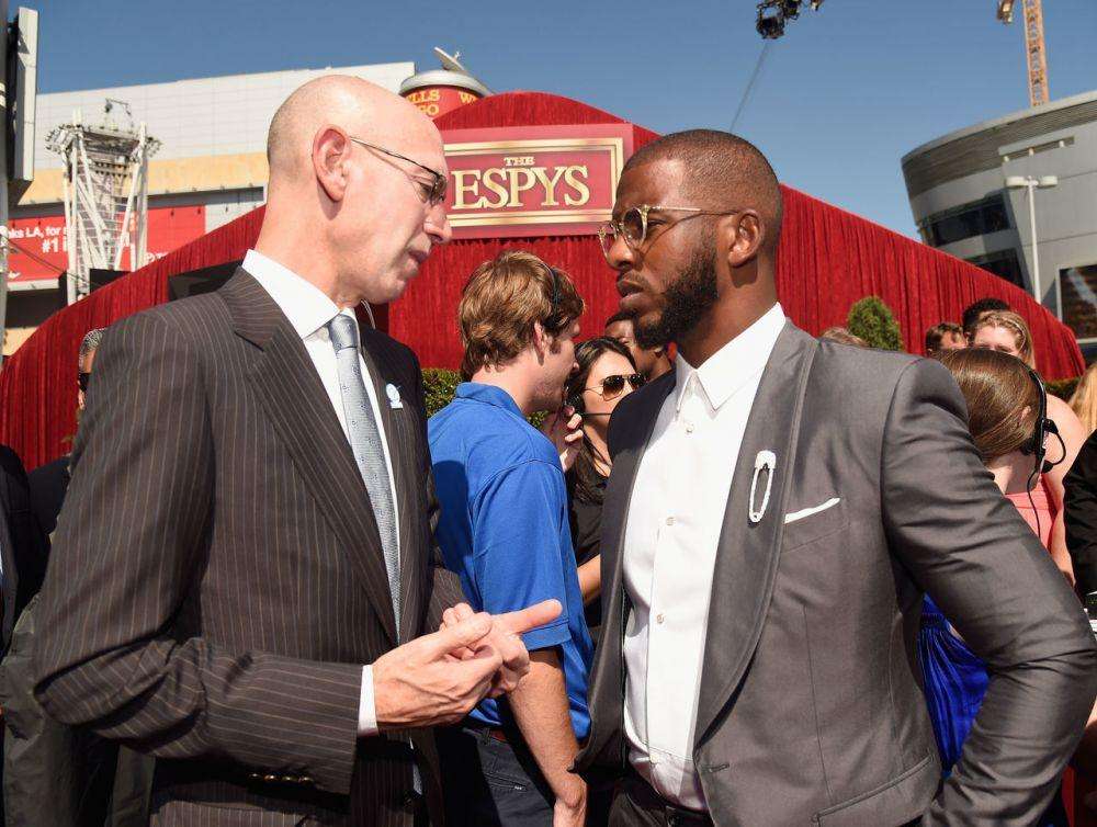 作为NBA球员工会主席，保罗每年能够从工会领到多少外快？