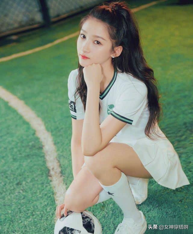 别再穿土气的红袜子,女士黑袜好穿又好搭