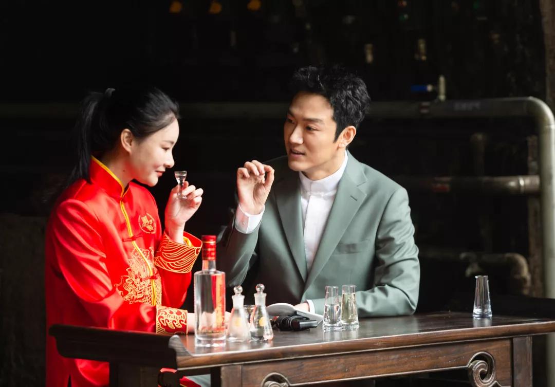 国窖1573春酿三羊开泰2015封藏大典,泸州老窖2023春酿封藏大典