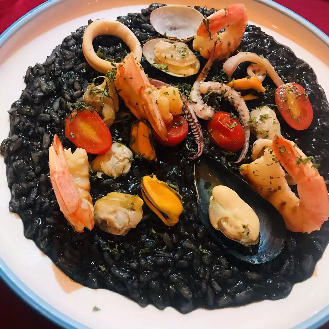 这家意大利西餐厅老板亲自主厨，开了9年，不少青岛人都吃过