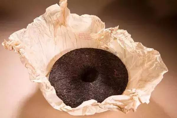 普洱茶饼有虫蛀可以饮吗,普洱茶饼有霉了还能喝吗