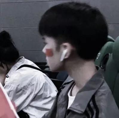 热恋期女生要不要主动,谈恋爱女生怎样做会被宠