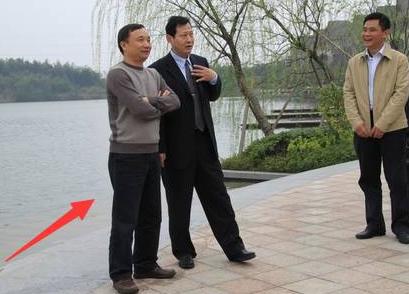 温州十大首富身价50亿,温州首富300亿身价