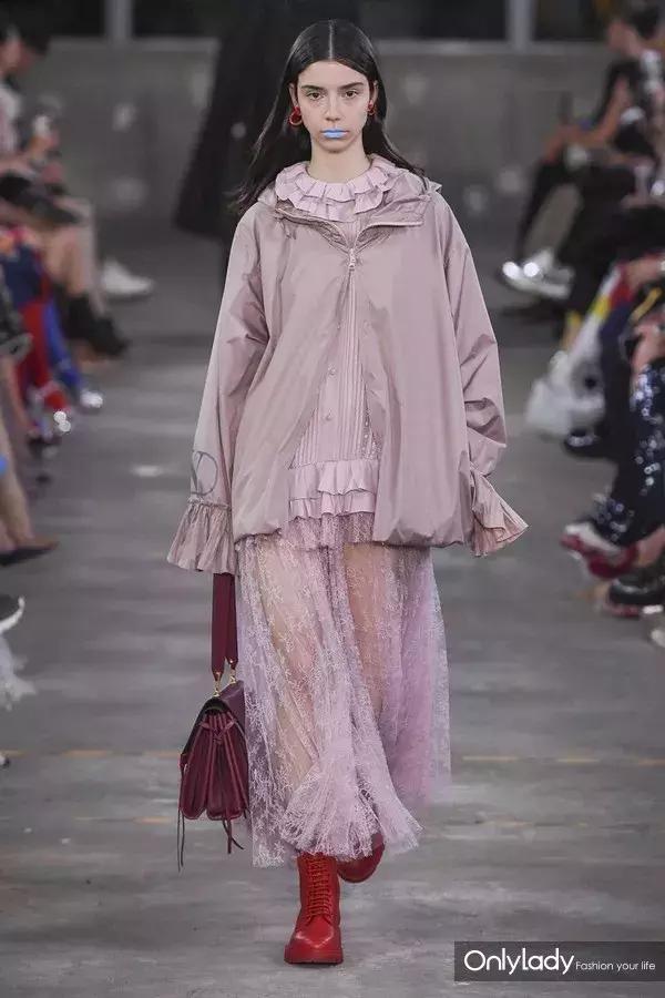 张艺兴valentino东京神图,张艺兴valentino秀场表演