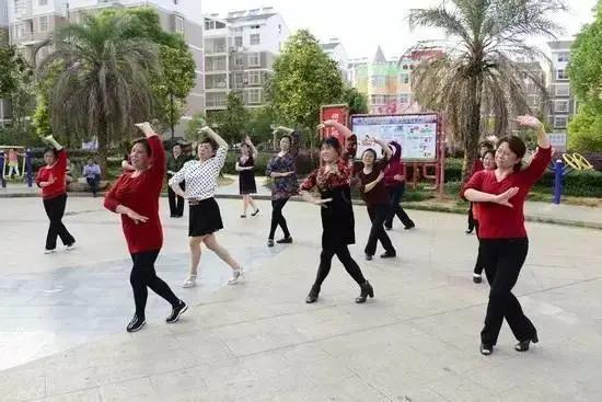 甲亢眼突最新治疗方法,甲亢突眼越来越严重的表现