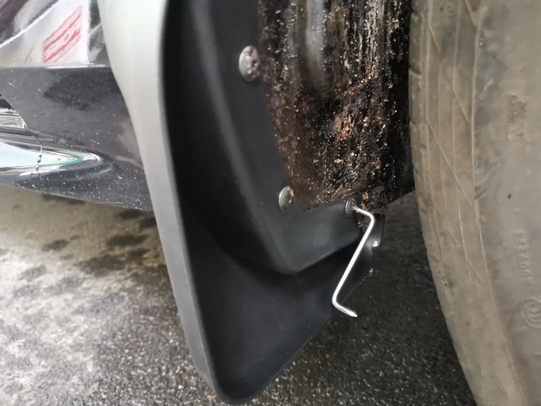 车上沾了水泥怎么处理,车上沾到沥青