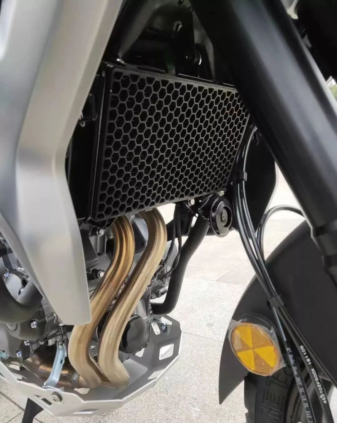 凯越500x摩托车一万公里保养,21款凯越500x经典版和珠峰版