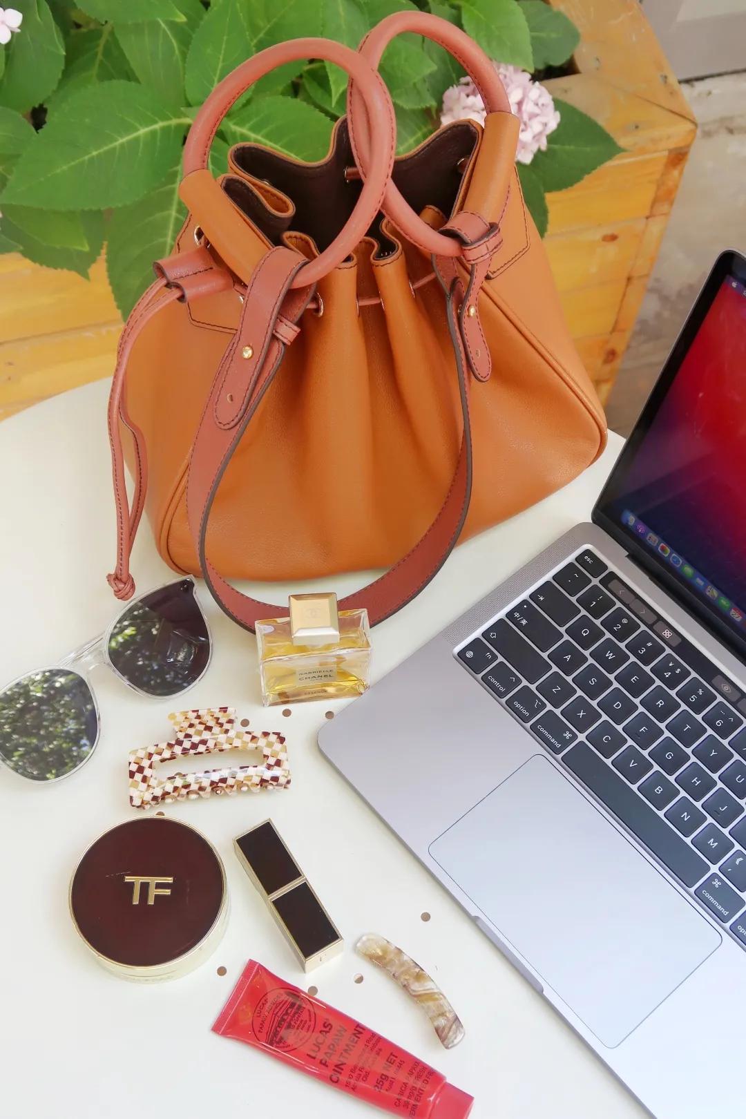 买了一大堆便宜包包,买了一个包回来发现包里有钱