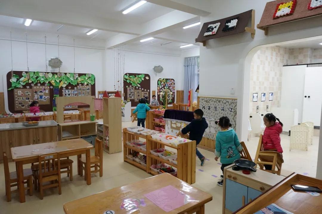 小小足球运动员=未来男神~|走进成都市第十二幼儿园蓝光分园