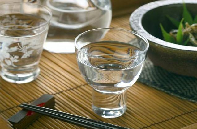 白酒瓶漏酒怎么处理,家里白酒怎么保存最好