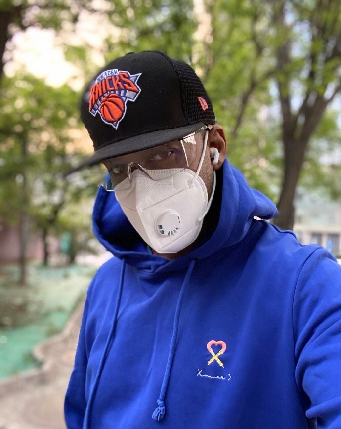 巩晓彬阿的江赛后握手,巩晓彬与杜锋交流