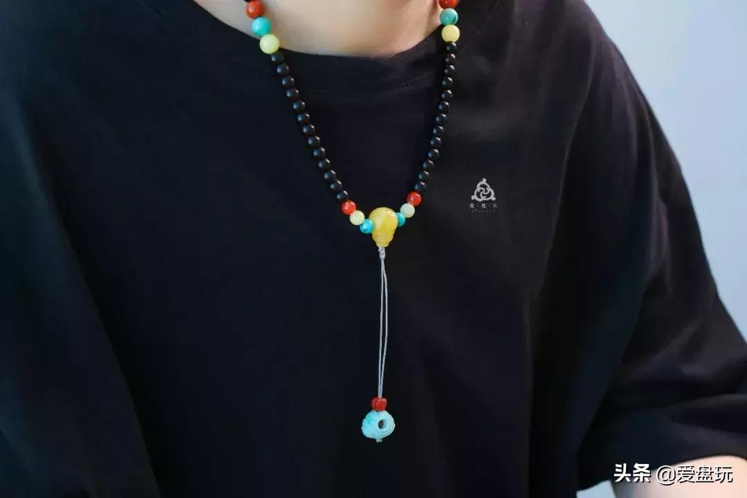 男士锁骨链搭配图片,锁骨链搭配什么衣服