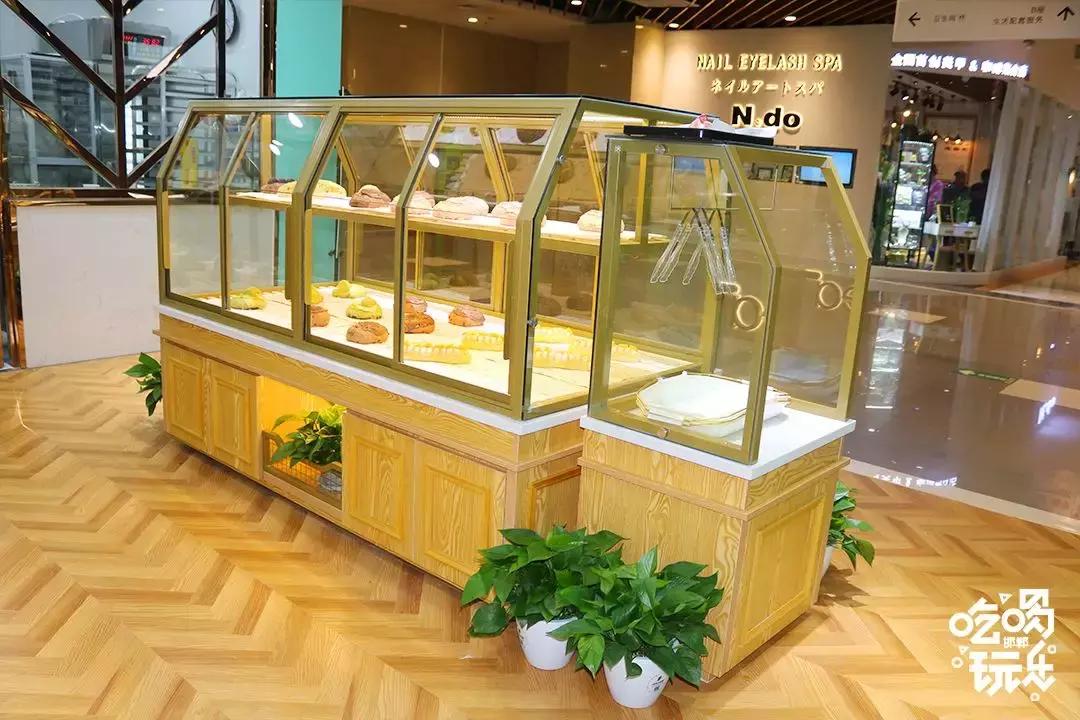 台湾第三代冷萃奶茶“麦地初茶”终于来邯郸了,时髦Girl人手一杯