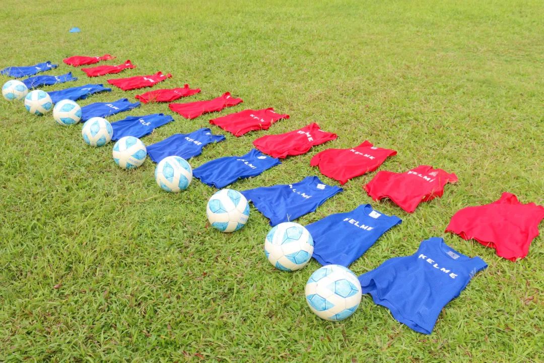 一堂有活力的足球训练课,感受一下足球带给我们的魅力