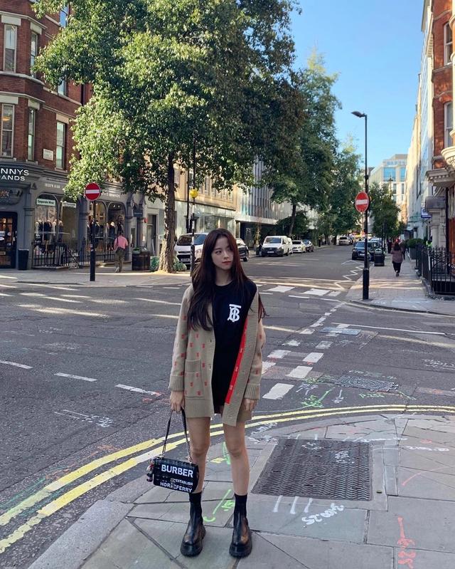 blackpink必备时尚穿搭,blackpink黑色风衣穿搭