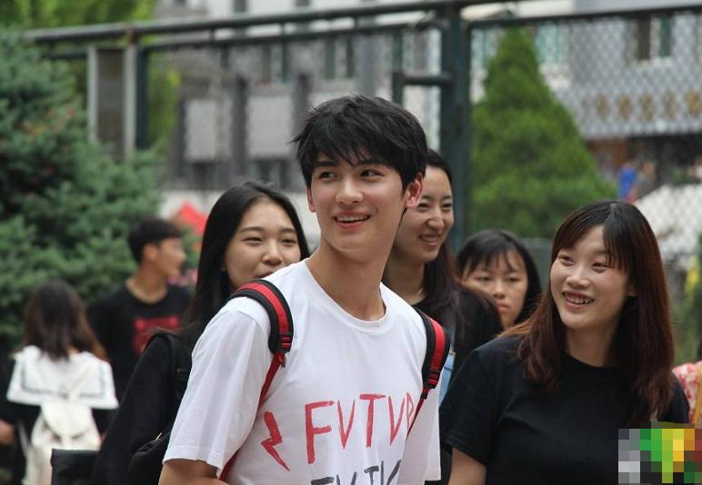 大学里很烧钱的4类专业，新生开学时钱要带够，否则月底只能吃土