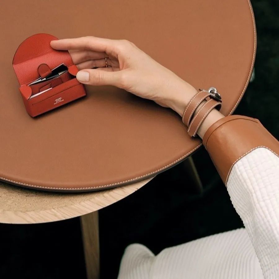 奢侈品下场battle卖口红，爱马仕、周仰杰，该买哪一支？