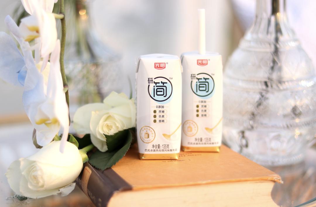 时隔11年，光明再推常温酸奶新品牌！我们还看到了其背后的机遇