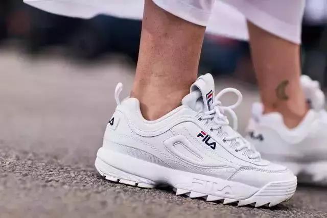 韩国练习生小白鞋,偶像练习生的鞋