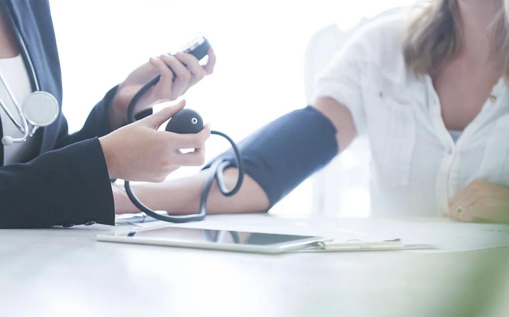 14岁的小女孩体检发现血压高,进一步化验,结果令医生大吃一惊