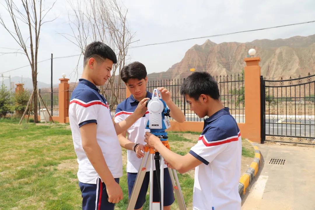 閫傚悎灏忓鐢熷湪瀛︽牎绌跨殑澶忚,鏍″洯澶忚鏂版
